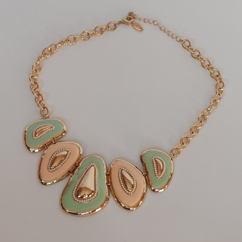 BEAUTIFUL Beachy Vibes Statement Necklace Abstract Puka Shell Gold Tone